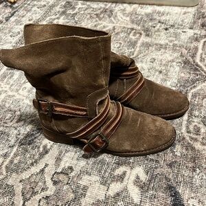 Matisse Brown Suede Slouch Moto Boot size 6